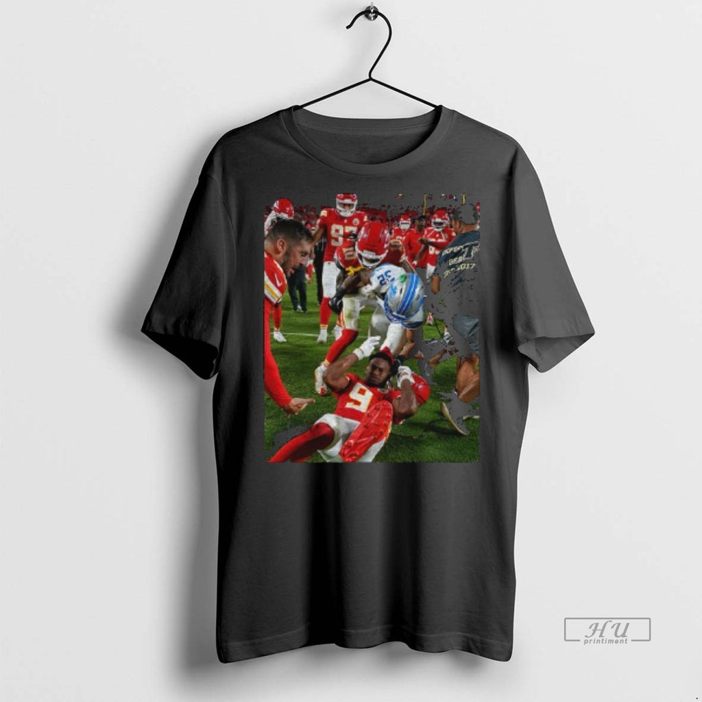 Officials Brian Branch With Juju Smith Schuster Detroit Lions Vs Chiefs Graphic Tee Shirt Sweater