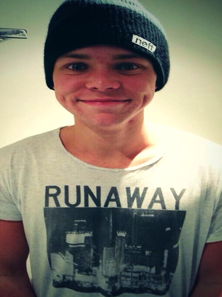Ashton Irwin 5 Sos-min, Google, Pinterest, Amazon, Ebay, Etsy, Google Shopping 15 by alkamhfashion